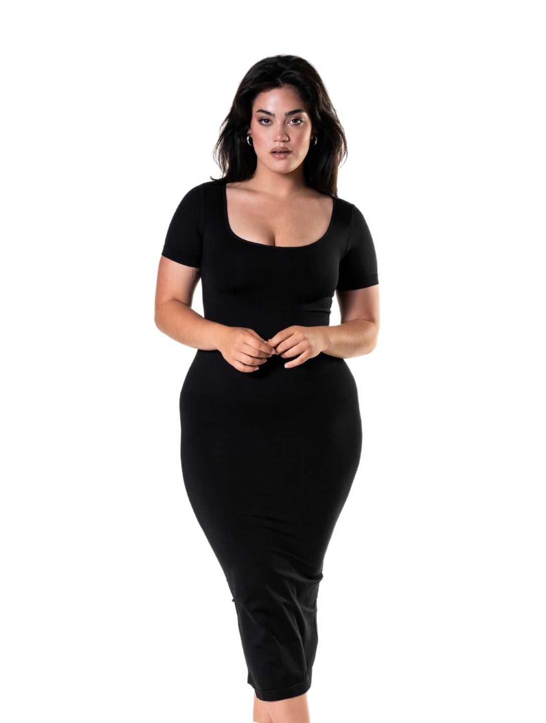 Robe mi-longue moulante à fente et manches courtes